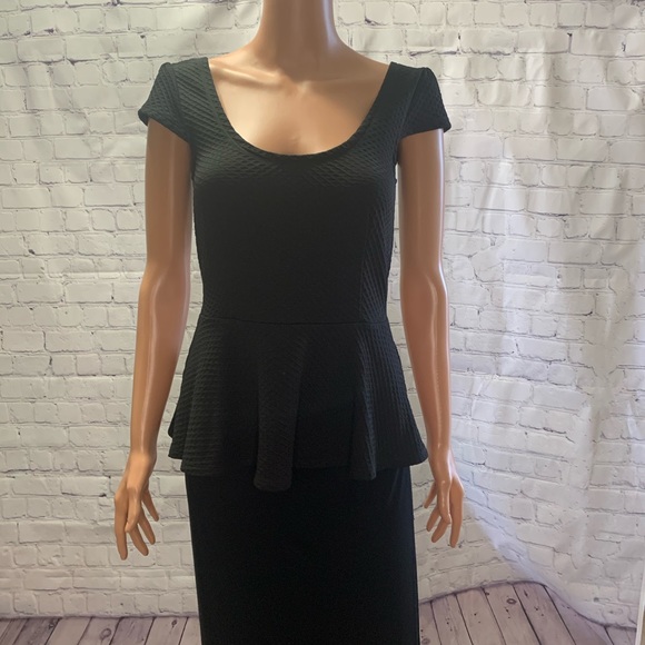 Signature 8 size small black peplum top with exposed back - Picture 1 of 8